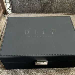 DIFF EYE WEAR EYE CLASS CASE HOLDER 4PC